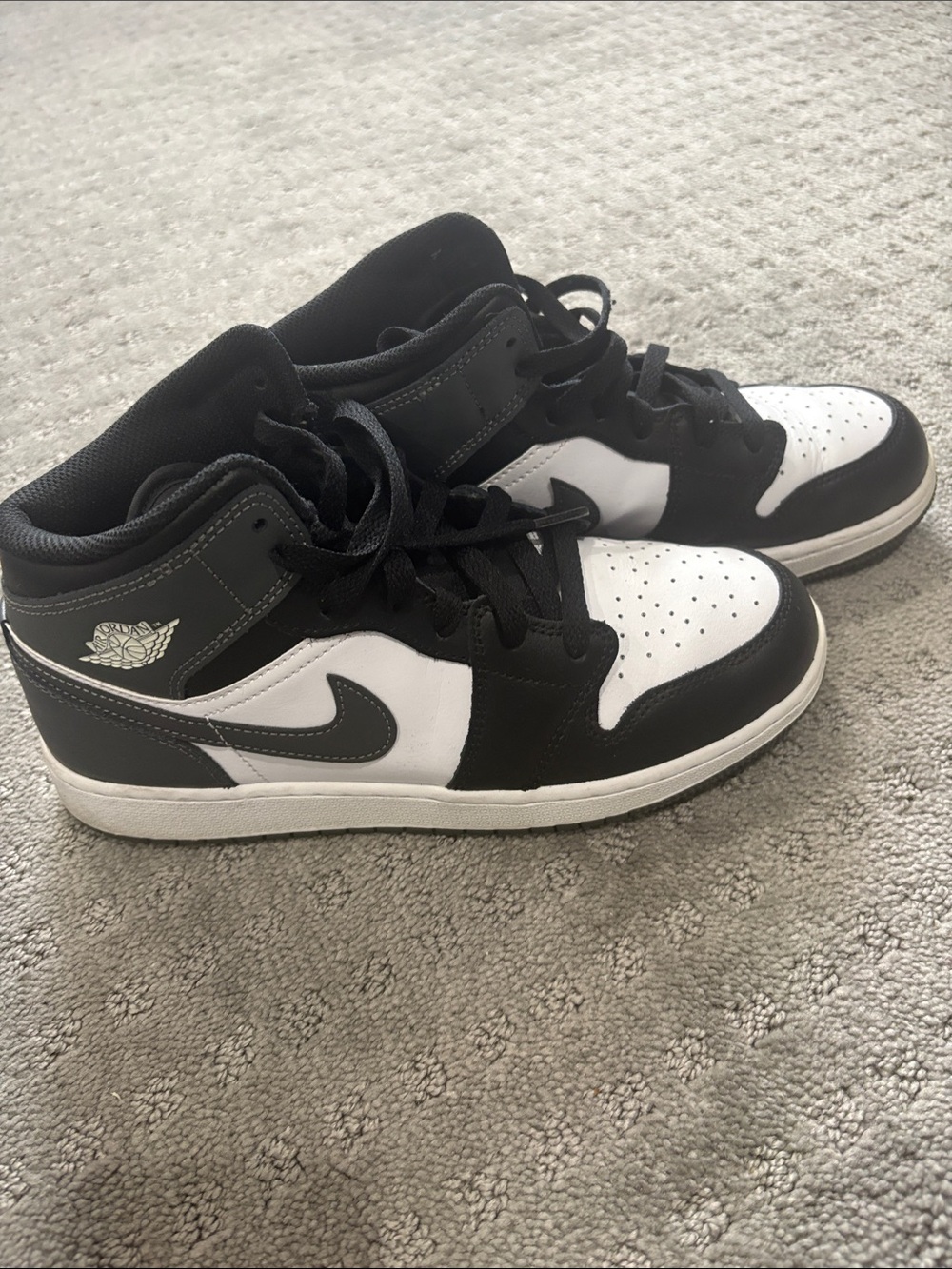 Nike Air Jordan 1 Black White Gray Mid-Top Sneakers Youth Size 7, Women’s 8 8.5
